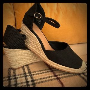 Black espadrille wedges—- perfect summer shoe!